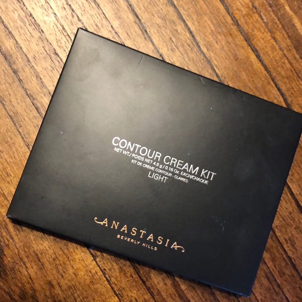 NWT Anastasia Light Cream Countour